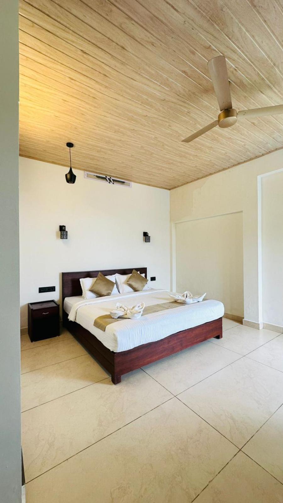 Wild Elephant Resort Kallar Vattiyar Eksteriør billede